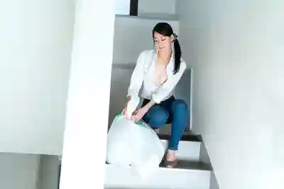 1PON-031222_001 早晨倒垃圾遇到的好色真空人妻 ~ 佐伯エリ 的劇照12