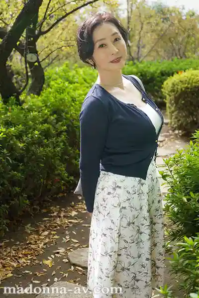 ROE-496 MONROE史上最高齡 頂級熟女56歲AV出道 年輕人無法展現的成熟風韻 ~ 木戸薫 的劇照10