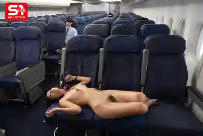 SNOS-180 美人空姐的性賠償深夜航班 ~ 七森莉莉 的劇照1