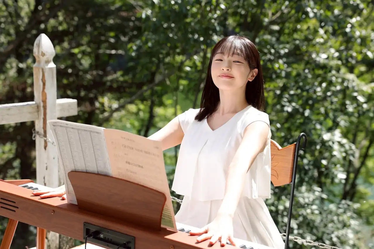 白花仁愛第50張寫真