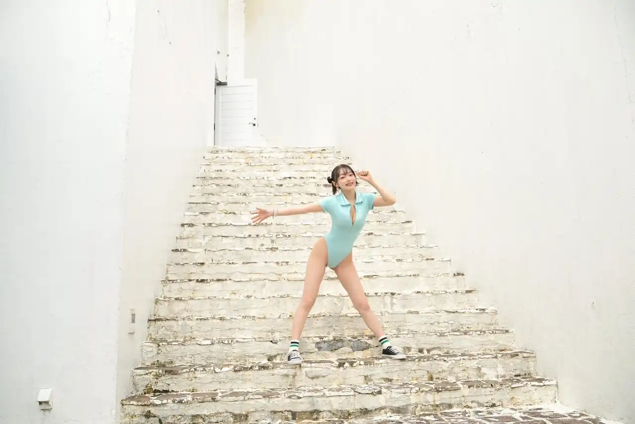 白花仁愛第42張寫真