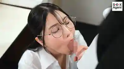 AGAV-168 眼鏡娘顏射物語 下班後和高傲女上司兩人獨處的加班時間 ~ 汐梨 的劇照12