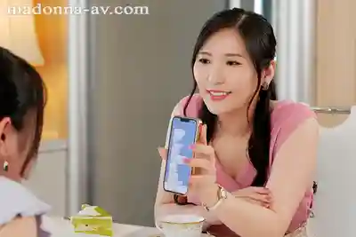 JUQ-591 被閨蜜拉進交友軟體 一起調教甜蜜小鮮肉 ~ 椎名由奈 五十嵐美月的劇照11