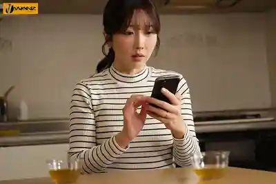 WAAA-644 汁液淋漓的性欲怪獸團地妻復仇23連發 老公就在身旁卻勾引小鮮肉的騎乘位狂幹 ~ 大槻響 的劇照12