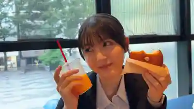 AKDL-352 我的後輩女同事 笑顏軟萌天然呆 性愛影片公開 ~ 真白風羽裏 的劇照18