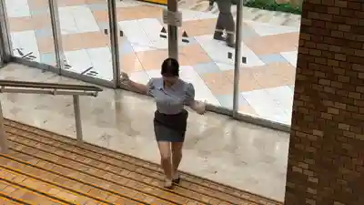 AKDL-352 我的後輩女同事 笑顏軟萌天然呆 性愛影片公開 ~ 真白風羽裏 的劇照2