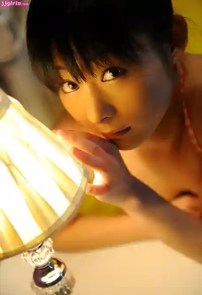 河愛杏里第16張寫真