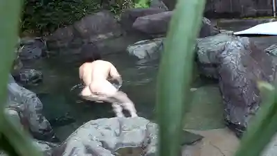 GEBB-045 小心！專吃童貞男的癡女人妻出沒的混浴溫泉真實存在！Vol.3 收錄4名癡女人妻 ~ 七草千歲 彩奈莉娜 星明日菜 推川悠裏 的劇照14