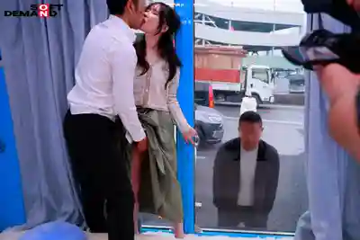SDMM-231 魔鏡號 夫妻一起也可以！體驗網上爆火的快速按摩 隔着鏡子離老公只有30cm 越忍越爽 真實人妻忍不住被中出 的劇照6