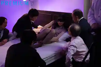 PRED-864 清楚系氣象主播被電車癡漢盯上 羞恥高潮被幹到連續噴水 身心都被玷污的集團輪暴 ~ 田村香奈 的劇照11