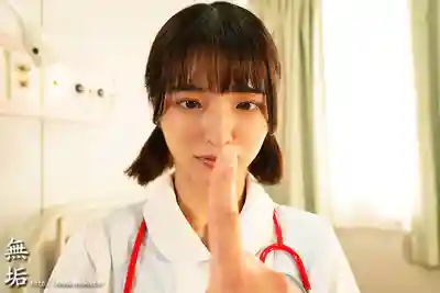 MUDR-369 舌吻催眠術 被下咒後連惡心大叔都OK的傲嬌護校妹 ~ 倉本菫 的劇照1