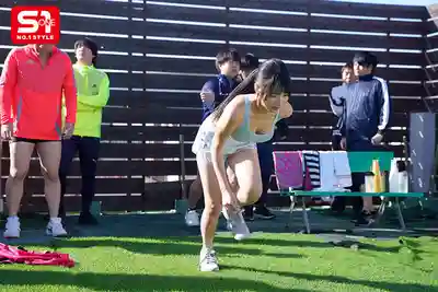 SNOS-273 因傷退役的田徑妹子 只能用身體來慰問隊員們了 ~ 榊原萌 的劇照15