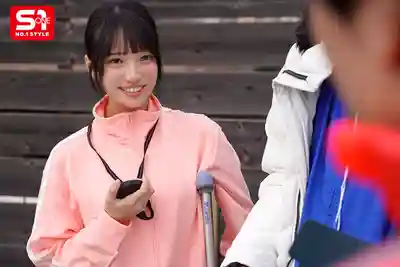 SNOS-273 因傷退役的田徑妹子 只能用身體來慰問隊員們了 ~ 榊原萌 的劇照14