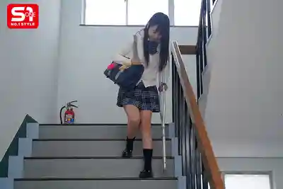SNOS-273 因傷退役的田徑妹子 只能用身體來慰問隊員們了 ~ 榊原萌 的劇照13