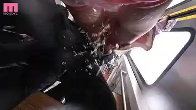 MIDA-657 地位巨乳眼鏡人妻護工被調教成早漏體質 癡漢電車上尿失禁中出 ~ 天宮花南 的劇照3
