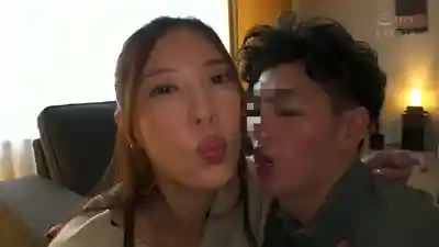 ECB-167 痴女調教M男而我們只能在旁觀看 網紅人妻自拍淫態直播秀 ~ 水端麻美 铃木真夕的劇照7