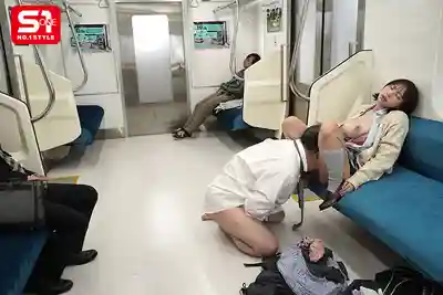 SNOS-302 碰瓷痴漢大叔翻車！軟彈爆乳JK的大危機！最後反被大叔的痴漢手法幹到高潮不止！ ~ 小日向美優的劇照7