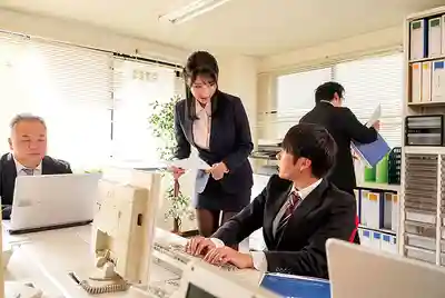 NGOD-344 職場癡漢 我的順從系文員妻子好像每天都在被上司的巨根幹... ~ 小野坂唯香的劇照16