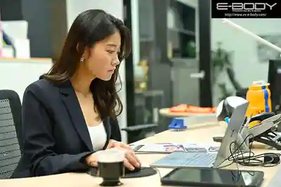 EBWH-346 新人出道！来自体育系NPO组织的OL 青年运动员培育专员 身高170cm 前新体操选手的柔韧G乳 AV DEBUT ~ 篠倉珠生 的劇照14