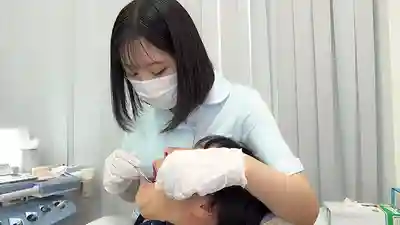 DNJR-159 巨乳牙科衛生士故意把軟彈巨乳往你身上蹭的誘惑牙科診所 ~ 月乃琴音 夏川步美 山下望結 星乃夏月 鹿野愛萌的劇照17
