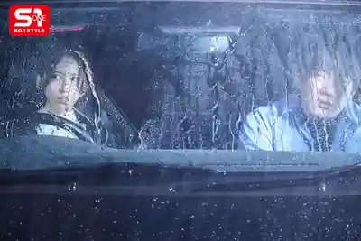 SNOS-255 和好強的體力系女上司因暴雨躲進小屋只剩兩人 被雨水和汗水浸濕的肉體讓人慾火焚身 本能驅使下貪歡到天亮 ~ 松本鈴香的劇照3