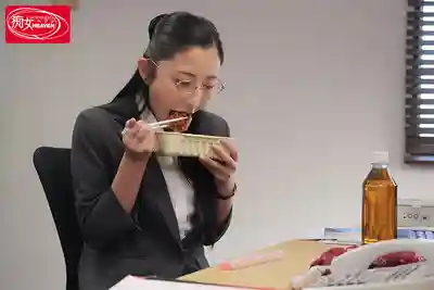 CJOD-518 喝醉就豹變成超淫蕩變態 地味眼鏡巨乳OL用下品舌吻和野獸騎乘位整晚把我精子全榨乾 ~ 北野未奈的劇照18