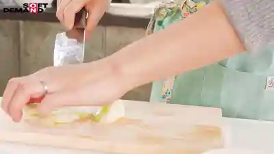 SDNM-553 老公和女儿开心的笑脸是最大的幸福 厨艺满分的开朗妈妈初次不伦体验 结婚第8年 ~ 有澤まゆか 的劇照17