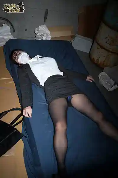OFES-055 跟踪偷拍地味眼镜巨乳妹d 下药中出轮X ~ 羽月乃蒼  的劇照9