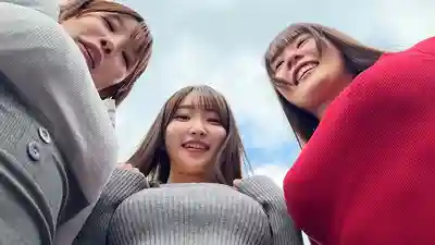 OFES-052 突擊亂交趴！潛入美乳&巨乳姐姐雲集的素人亂交裏垢圈！騷到炸裂的亂交中出派對大混戰！的劇照1
