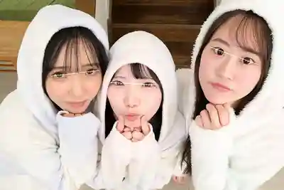 SW-1054 哥哥！T-back翘臀和奶子随便摸，让我们也玩玩你的硬鸡巴嘛！和可爱妹妹们捉迷藏、啪啪到爽 ~ 南日菜乃 美咲音 五十嵐美月 的劇照12
