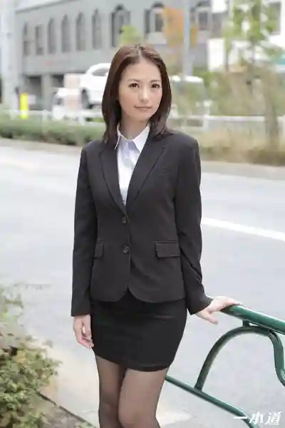 1PON-041418_671 美麗OL瞬間被侵犯 ~ 葉月美莉亞的劇照1