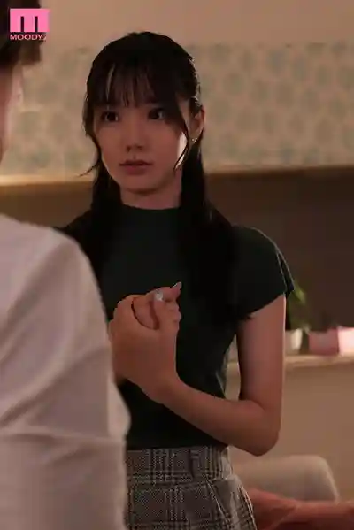 MIDV-640 前辈要不来我家继续喝? 后辈女同事的黑丝诱惑 被耳边呢喃淫语搞到欲火焚身 错过末班车狂干到首班车的延长交尾17发 ~ 宮下玲奈 的劇照4