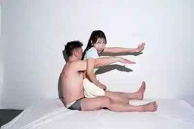 DVMM-413 素人情侶監測企劃 甜蜜情侶限定影繪挑戰！心跳NTR剪影猜謎！5 隔著布簾被男友盯著 女大學生卻被大屌狂幹生中出！的劇照9