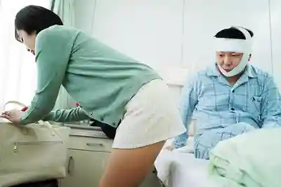 JJDA-076 同級生之妻 住院太久慾火難耐 朋友帶老婆來探病卻讓我硬到不行 ~ 美咲佳奈的劇照3