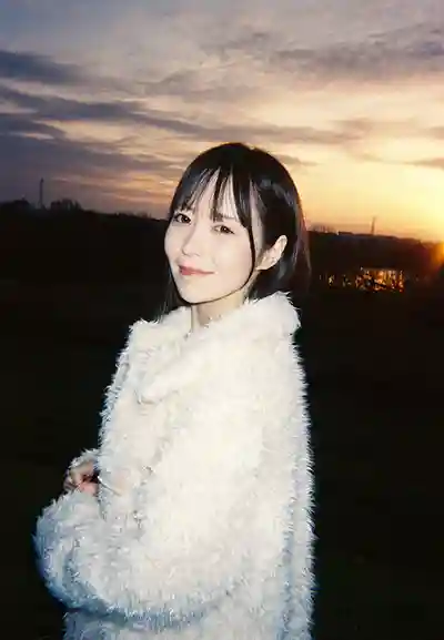 JERA-041 想感受射進去的快感… 與白虎美少女砲友的真正半外半中出約會 ~ 天馬唯的劇照3