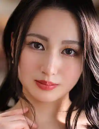 本月出道女優: 佐伯里櫻 封面