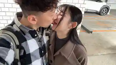 AKDL-369 每週來我家幫我擼一發的鄰居人妻 光是親一下就騷水直流的36歲兼職太太 ~ 福原美奈的劇照2