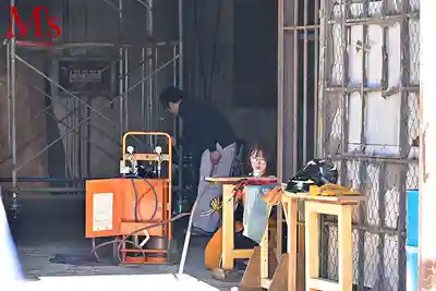 MVSD-701 穿著作業服的騷貨 全男小工廠裡沉默孤獨的電焊妹子暴露了淫蕩本性 抖M變態 AV DEBUT ~ 桜庭かりな的劇照16