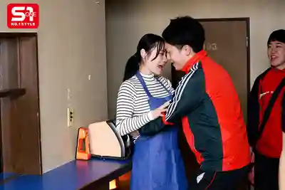 SNOS-308 趁同學們胡鬧時才敢偷偷摸奶的悶騷宅男 終於蹭到了和夢寐以求的捨監姐姐合體的機會 ~ 湊羽琉的劇照10