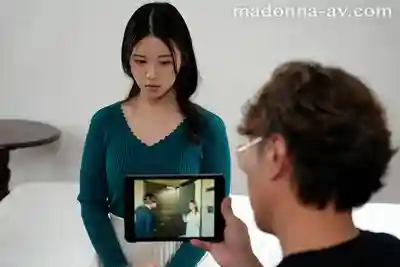 JUR-801 裸體模特NTR 妻子與上司沉溺羞恥的衝擊偷情影像 ~ 久远美緒的劇照4