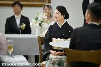 ROE-525 見證女兒幸福的同時… 在婚宴上被女婿強上的母親 ~ 一色桃子的劇照10