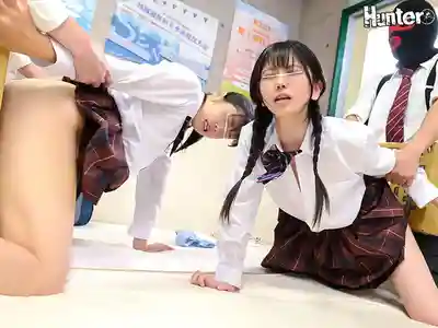 HUNTC-517 FREE屌開張了！遮住臉光憑屌的顏值說不定能讓妹子上手？太想跟女生有肌膚之親 像Free Hugs一樣輕鬆一試 結果竟然！的劇照7