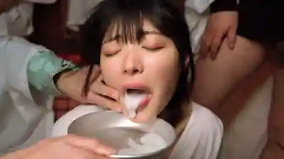 RLMP-002 用大叔的精子淨化污穢 違反村規的女高中生被村裡大叔們輪流往穴裡灌滿精液 ~ 虹村由美的劇照6