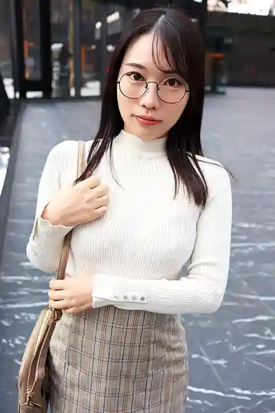 LOCK-014 悶騷地味眼鏡OL的秘密 性慾解放被大屌中出幹到高潮 ~ 月乃琴音的劇照12