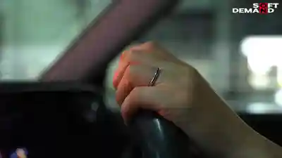 SDNM-556 SNS總粉絲9萬人的人妻計程車女司機 45歲AV DEBUT 待客溫柔有禮卻超愛粗暴不倫砲的劇照11