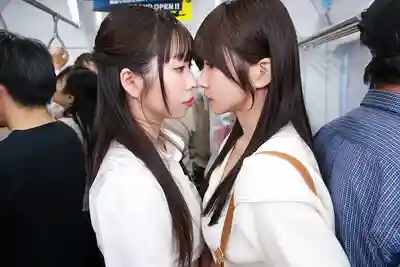 DANDYA-044 色慾蕾絲女不管男友就在旁邊 從背後用黏膩指奸誘惑可愛女友 被我摸濕是妳自己不好喔的劇照6