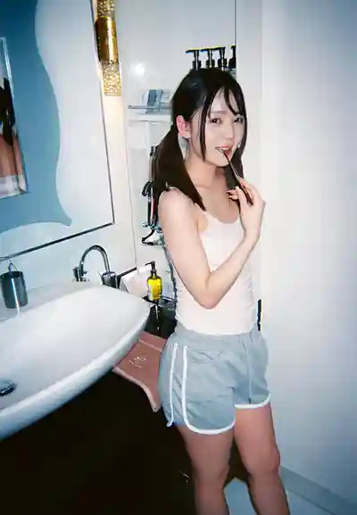 JERA-046 被打工的後輩妹子約去兜風結果進了情趣旅館 因為不想讓剛交往的男友覺得自己是變態…出於好奇第一次吞精後被精液的味道搞到興奮 一直到晚上反覆吞精和中出 ~ 美之岛惠理的劇照15