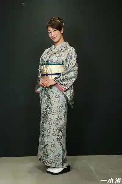 1PON-042916_289 昭和風美熟女雲集大亂交會 ~ 朝桐光 小早川怜子 村上涼子的劇照12