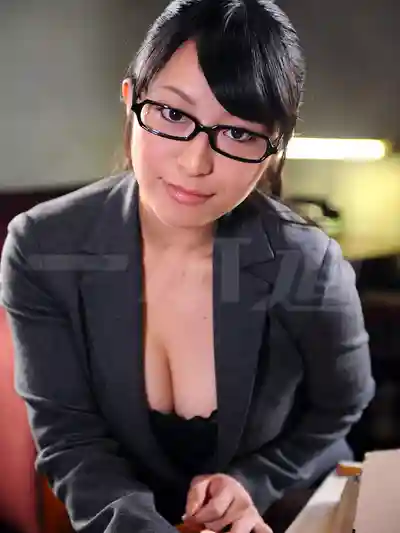 1PON-042910_823 昭和年代的OL ~前篇~ ~ 國見奈々的劇照6