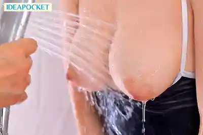 IPZZ-914 游泳課後撞見妳爽玩乳首自慰 校工大叔要用乳首騷擾來好好開發妳 ~ 堀北桃愛的劇照7